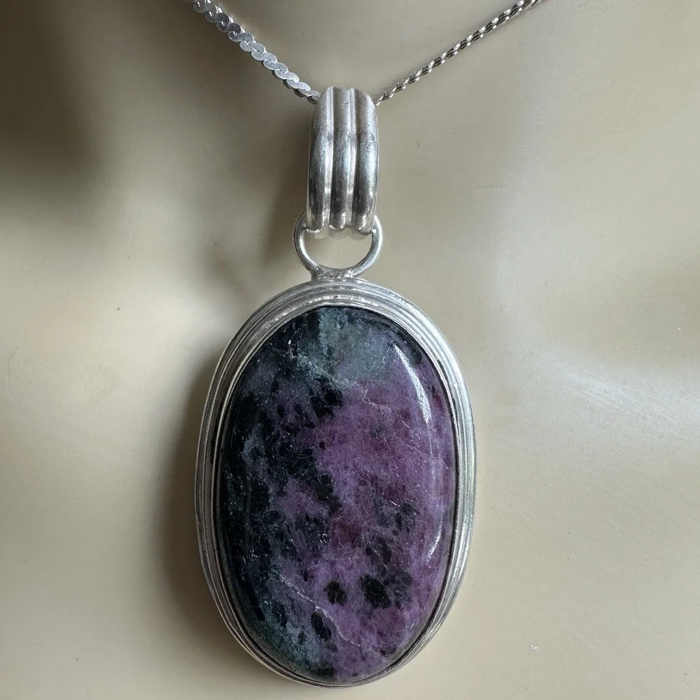 VTG Pendant Necklace 24 Inch Ruby Zoisite 925 Sterling Silver‎ Italy Chain 26.9g